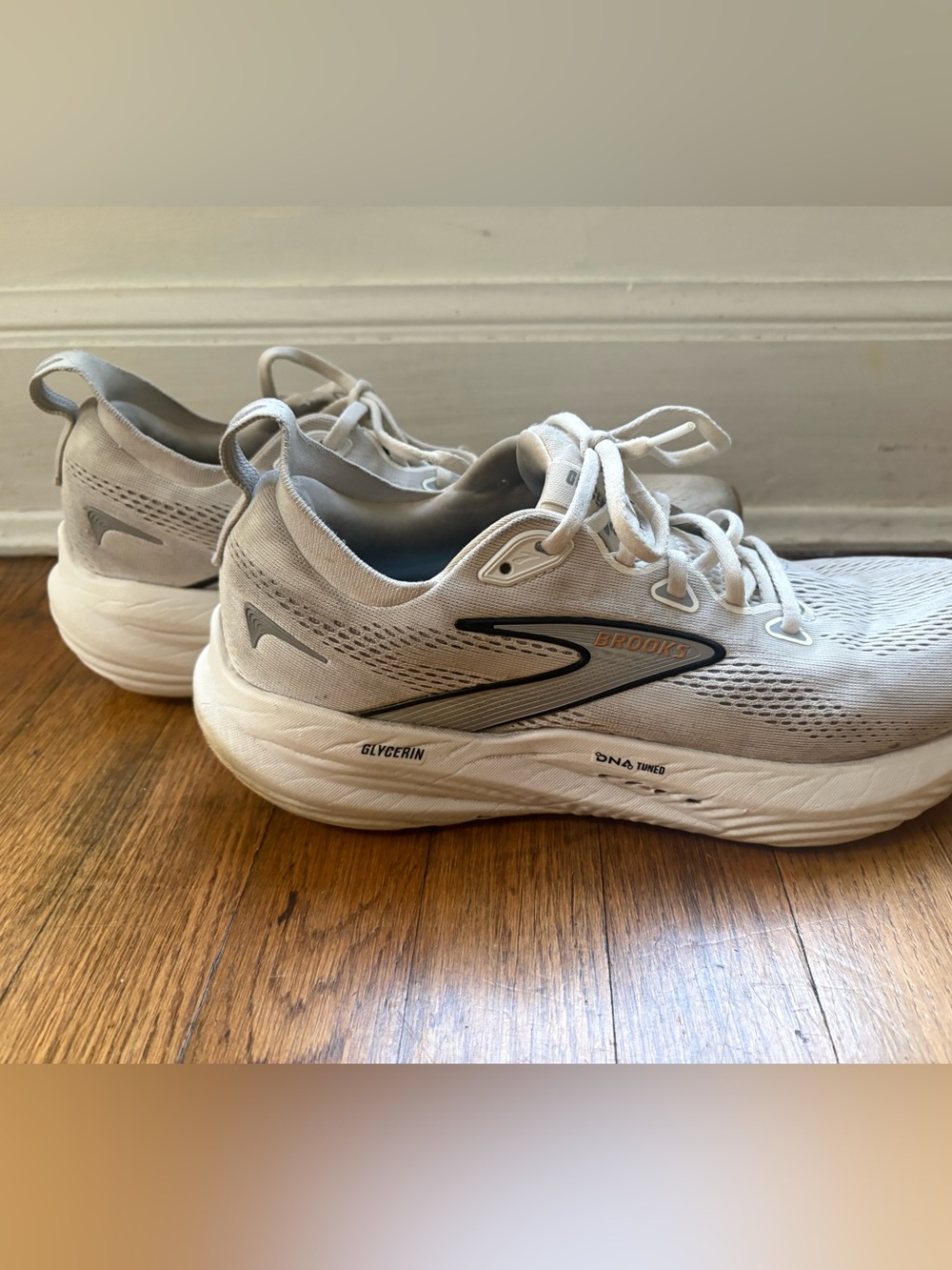 Brooks Glycerin 22 Running Shoes Tan Gray Men Size 11 Medium 1204341B135